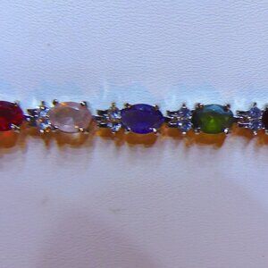 NEW - BEAUTIFUL GEM SILVER-TONE BRACELET - 7.5"